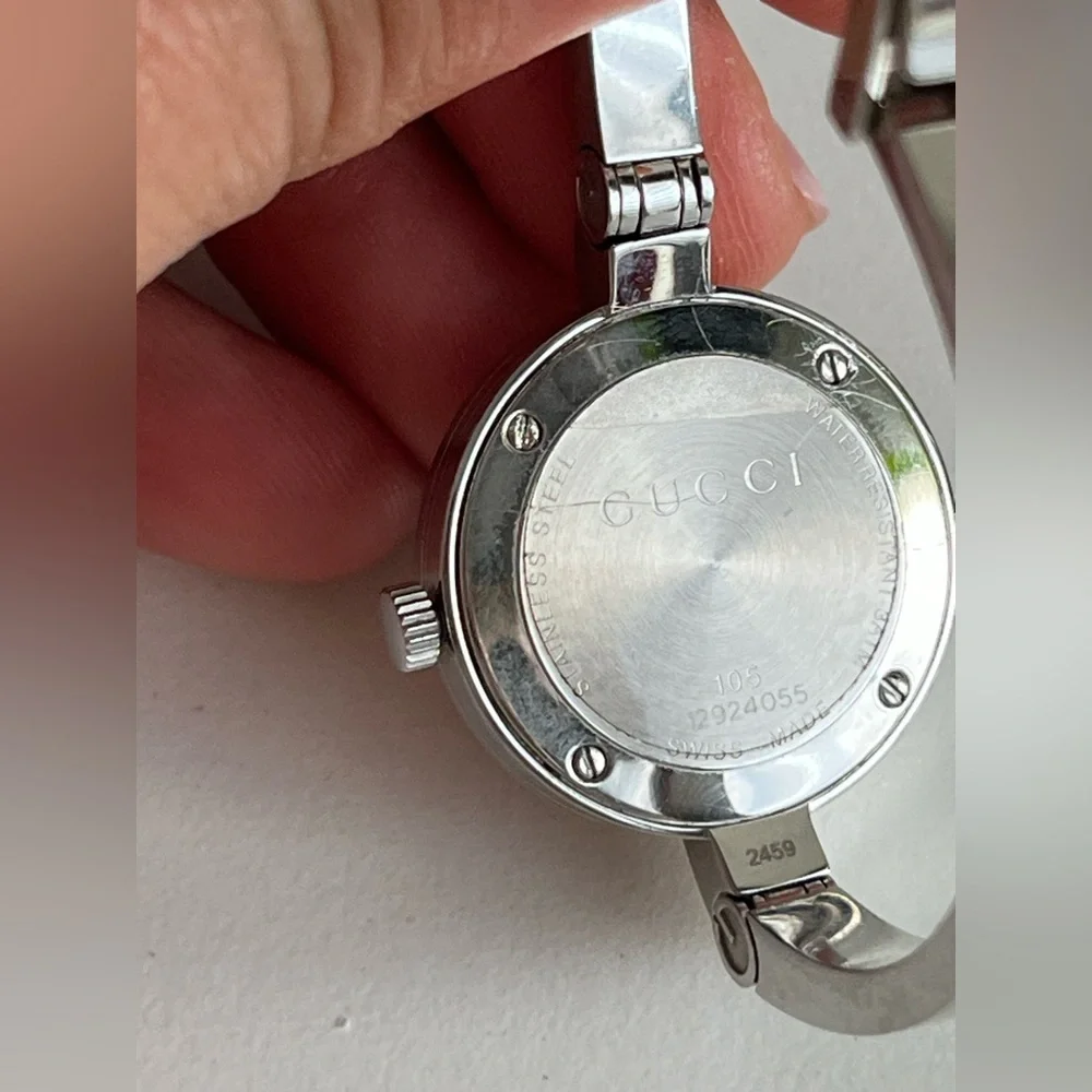 Gucci bangle 105 ladies Watch model YA105518 sherry line. - Picture 13 of 15